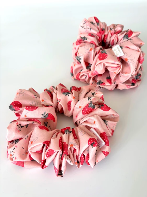 Scrunchie w truskawki
